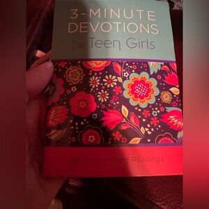 3-Minute Devotions Ser.: 3-Minute Devotions for Teen Girls : 180 Encouraging...